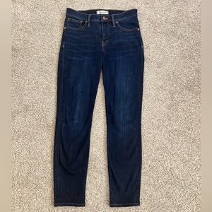Madewell Petite 9" Mid-Rise Skinny Jeans in Larkspur Wash